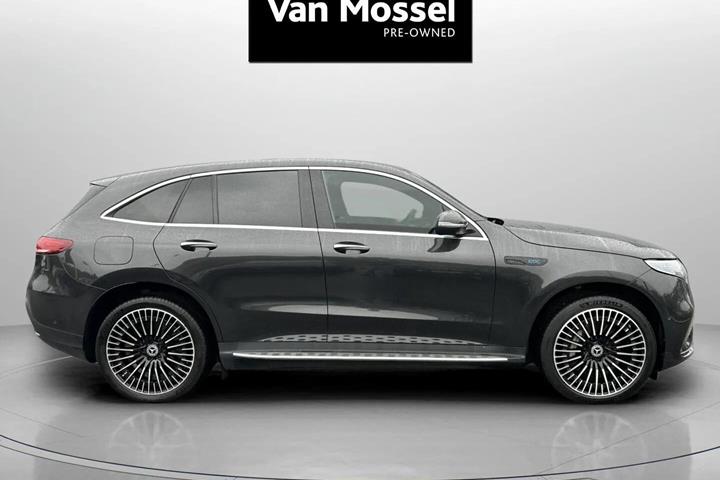Grå Mercedes EQC fra 2022