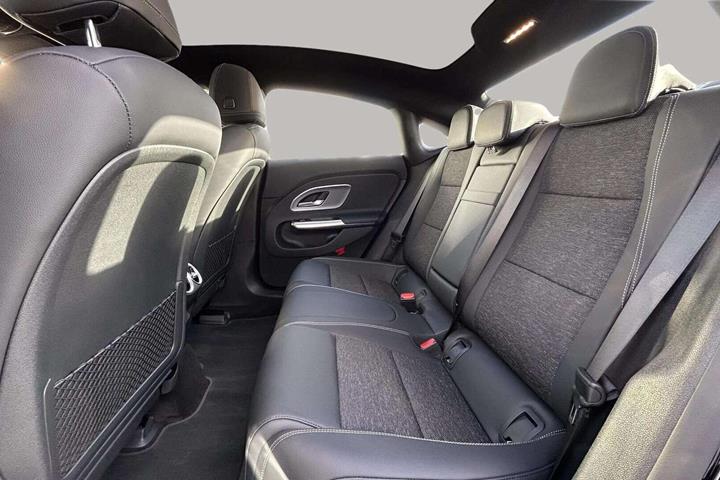 Sort Mercedes CLA250+ fra 2025