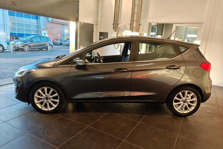 Grå Ford Fiesta fra 2017