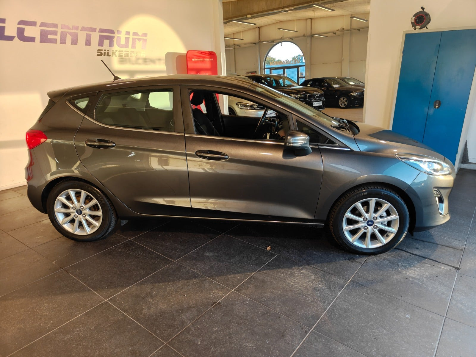 Grå Ford Fiesta fra 2017