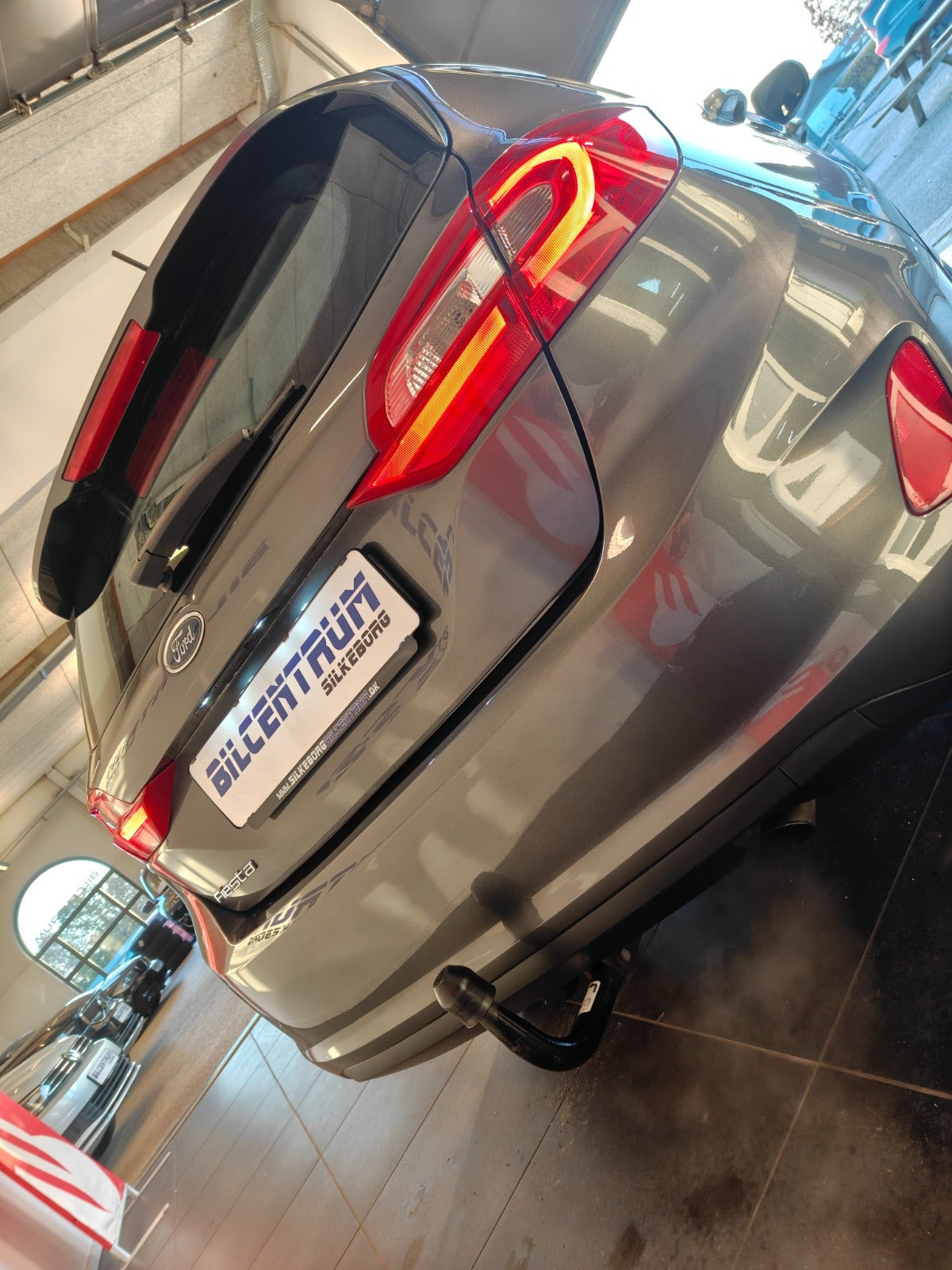 Grå Ford Fiesta fra 2017