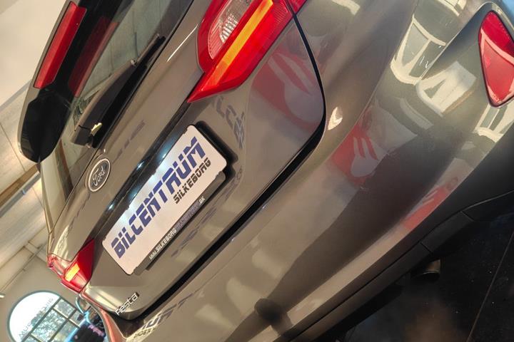 Grå Ford Fiesta fra 2017