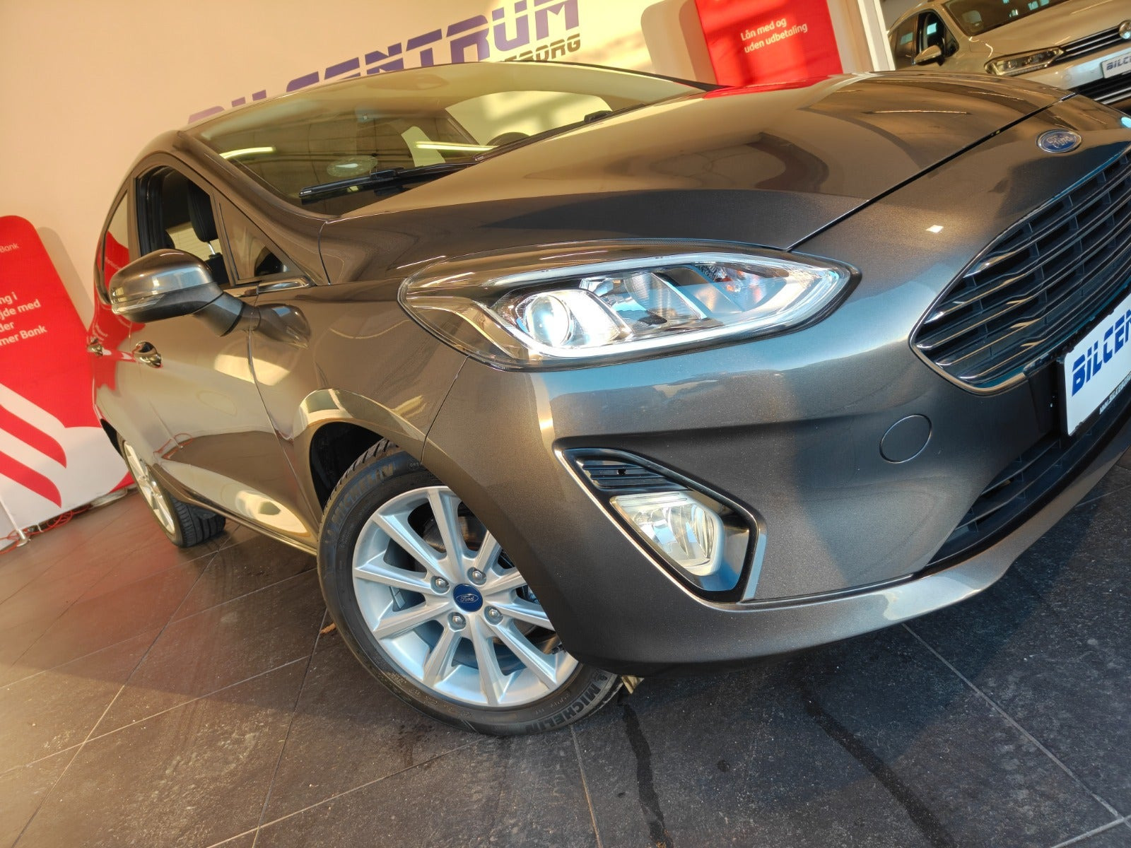 Grå Ford Fiesta fra 2017