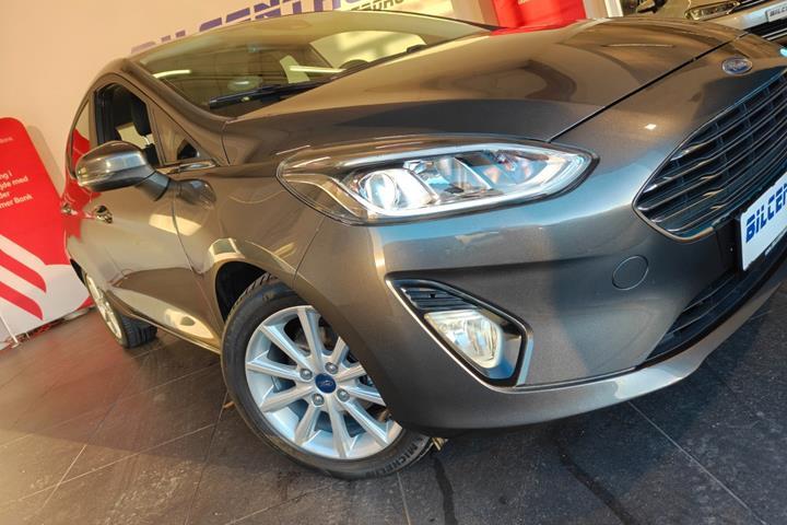 Grå Ford Fiesta fra 2017