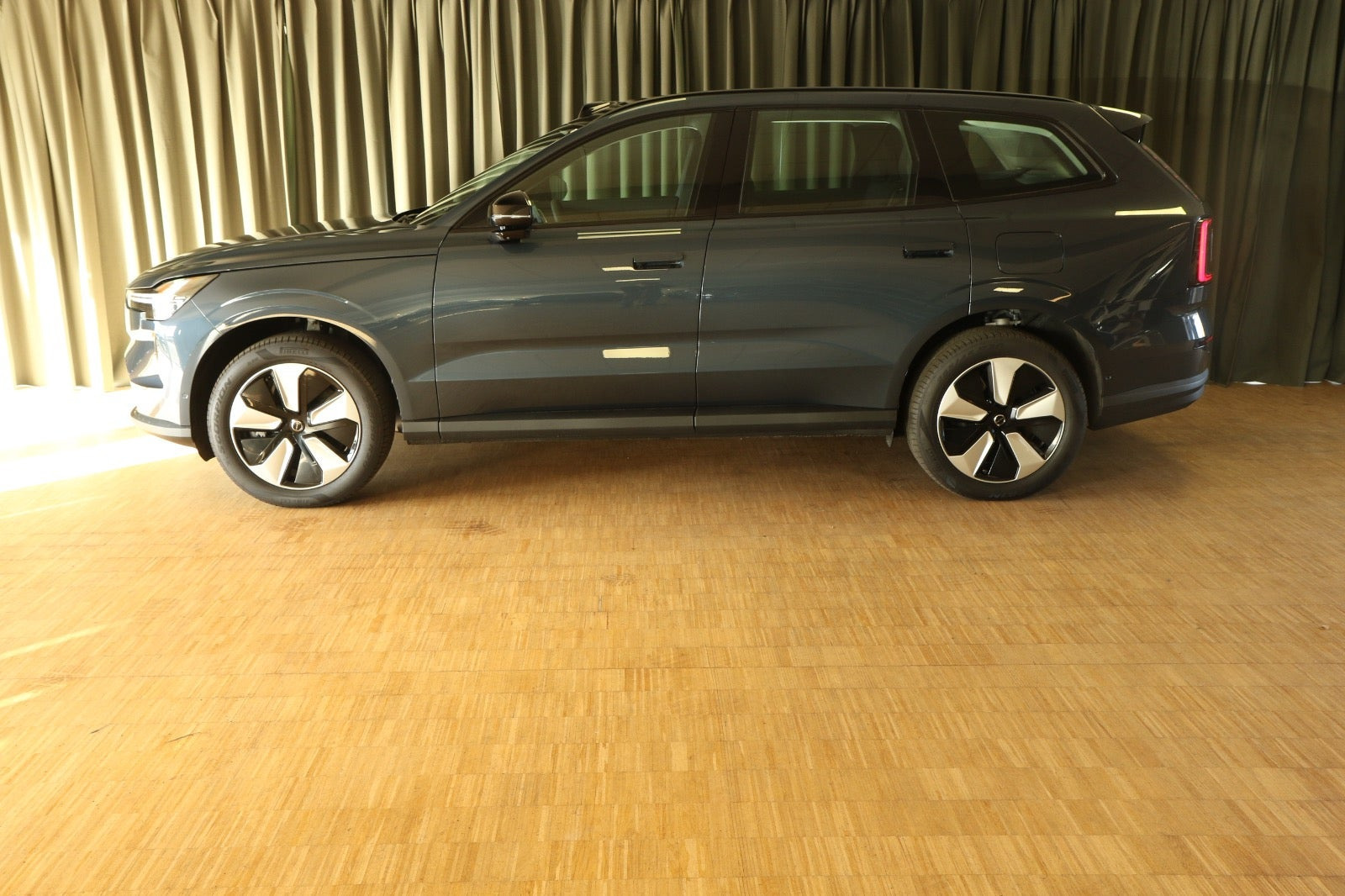 Grøn Volvo EX90 fra 2026