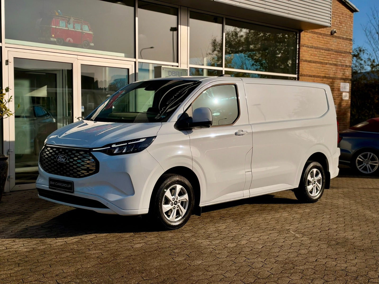 Ford E-Transit Custom Kombi 320 L1 64 Limited