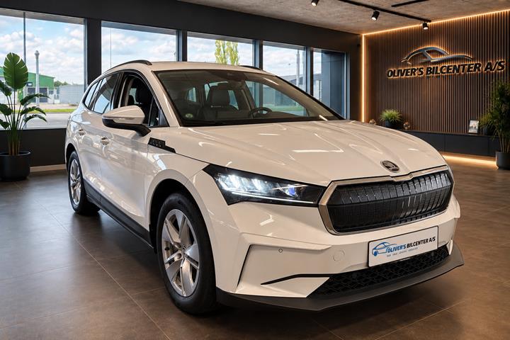Hvid Skoda Enyaq fra 2023