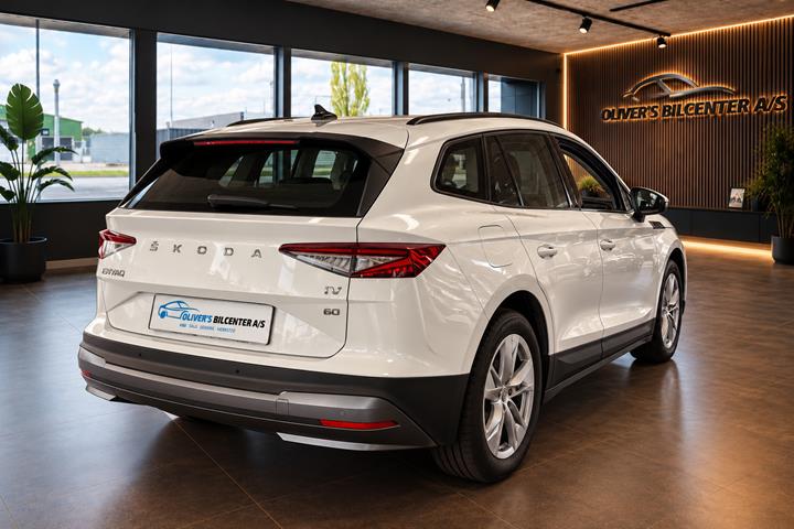Hvid Skoda Enyaq fra 2023