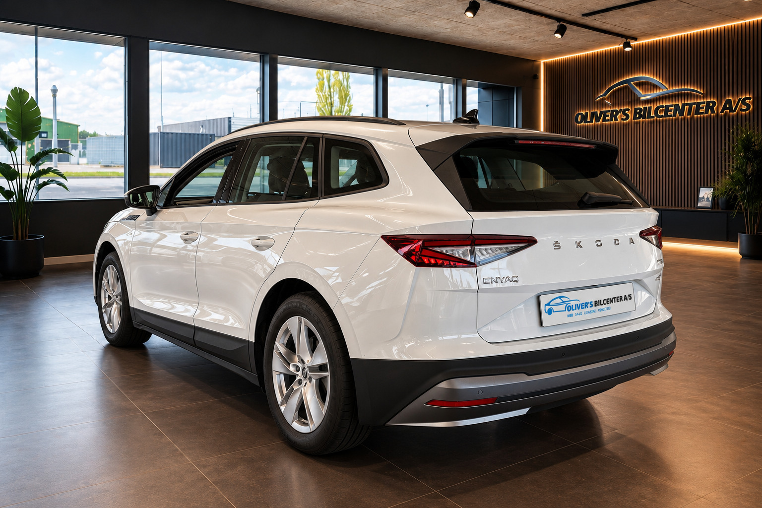 Hvid Skoda Enyaq fra 2023