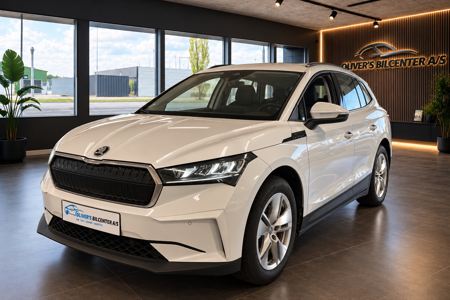 Hvid Skoda Enyaq fra 2023