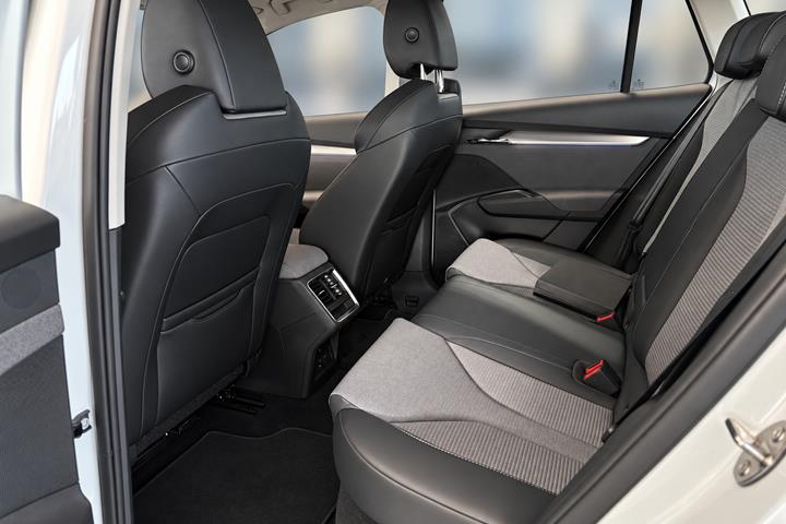 Hvid Skoda Enyaq fra 2023