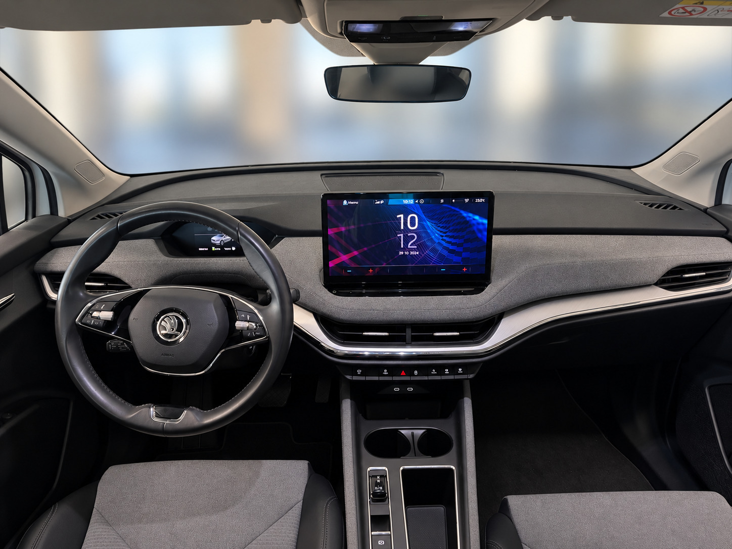 Hvid Skoda Enyaq fra 2023