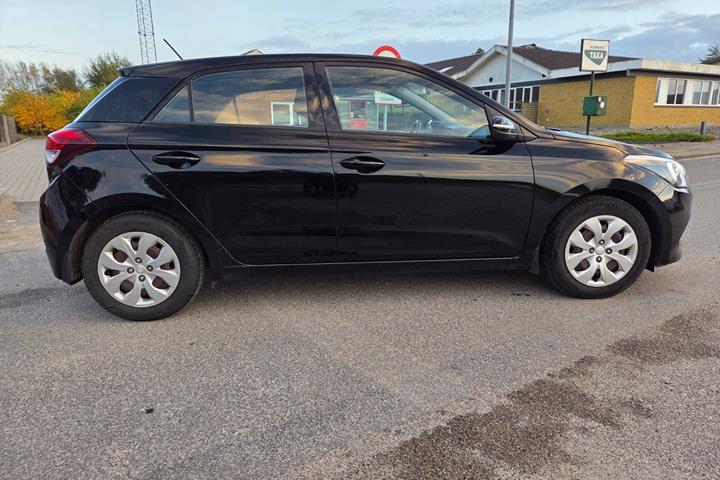 Sort Hyundai i20 fra 2016