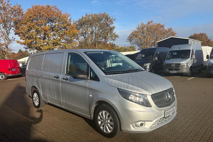 Sølv Mercedes Vito 114 fra 2021