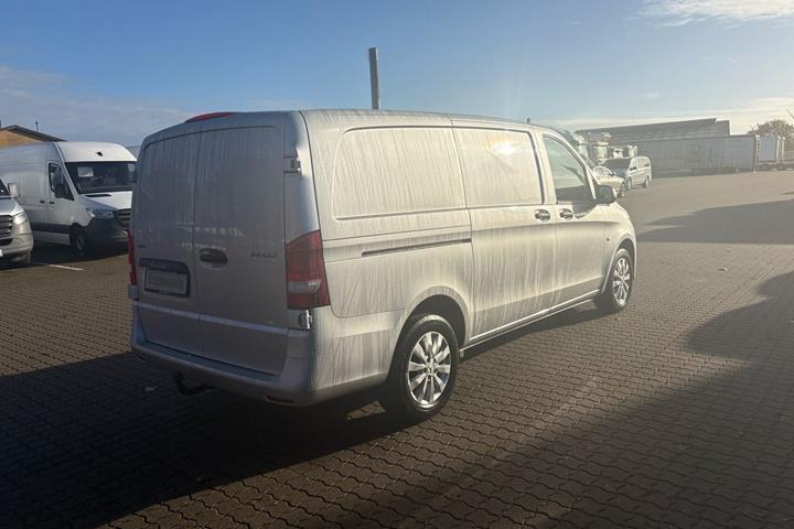 Sølv Mercedes Vito 114 fra 2021
