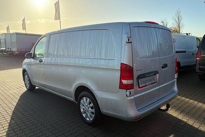 Sølv Mercedes Vito 114 fra 2021