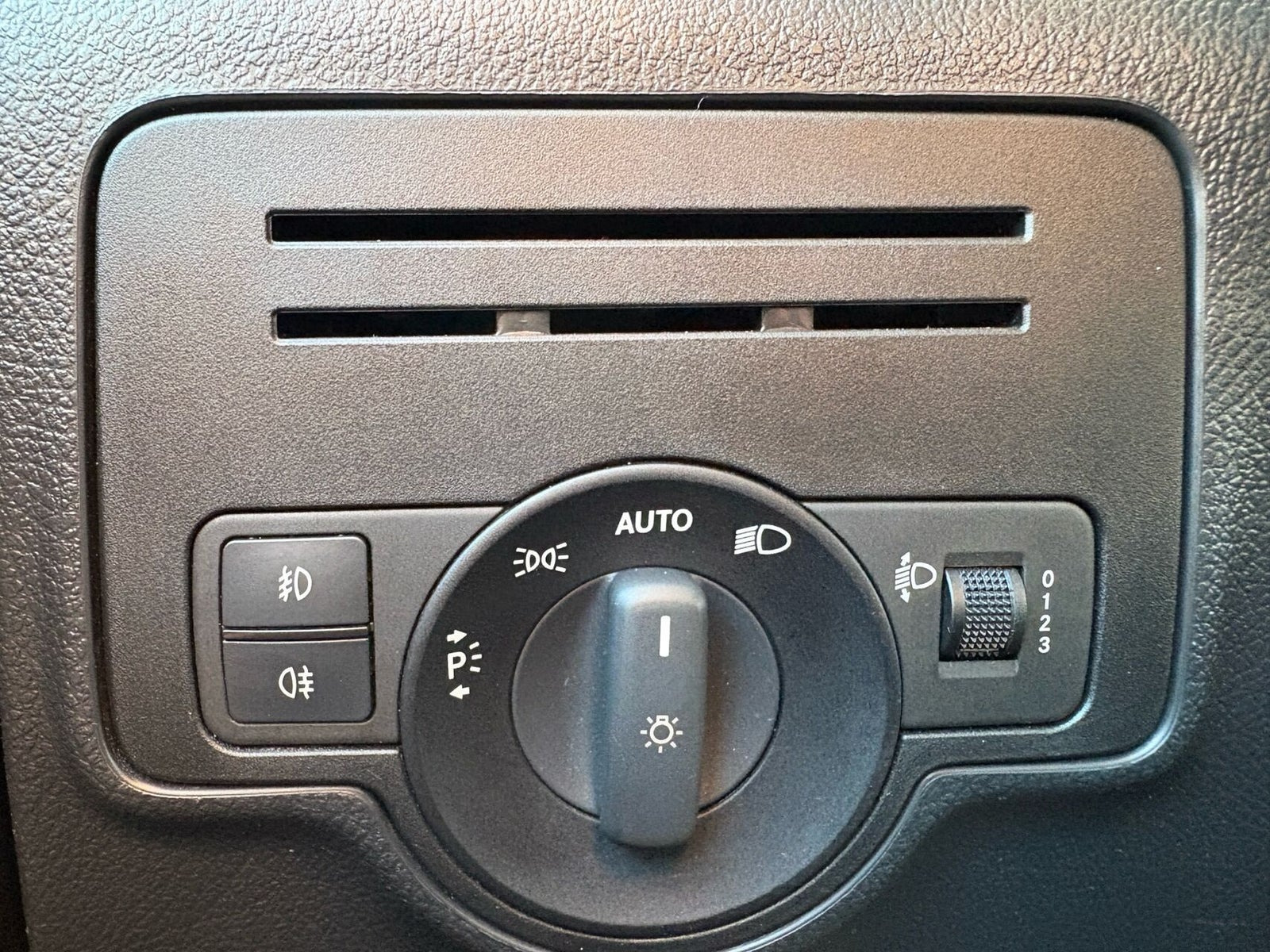 Sølv Mercedes Vito 114 fra 2021