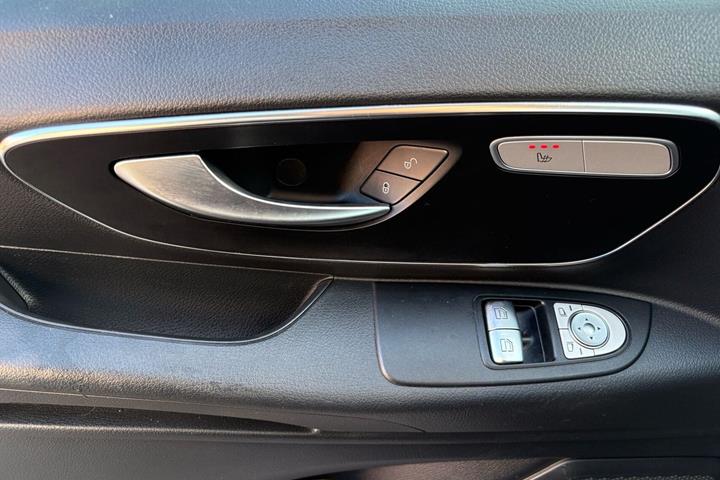 Sølv Mercedes Vito 114 fra 2021