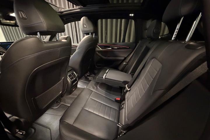 Hvid BMW iX3 fra 2023