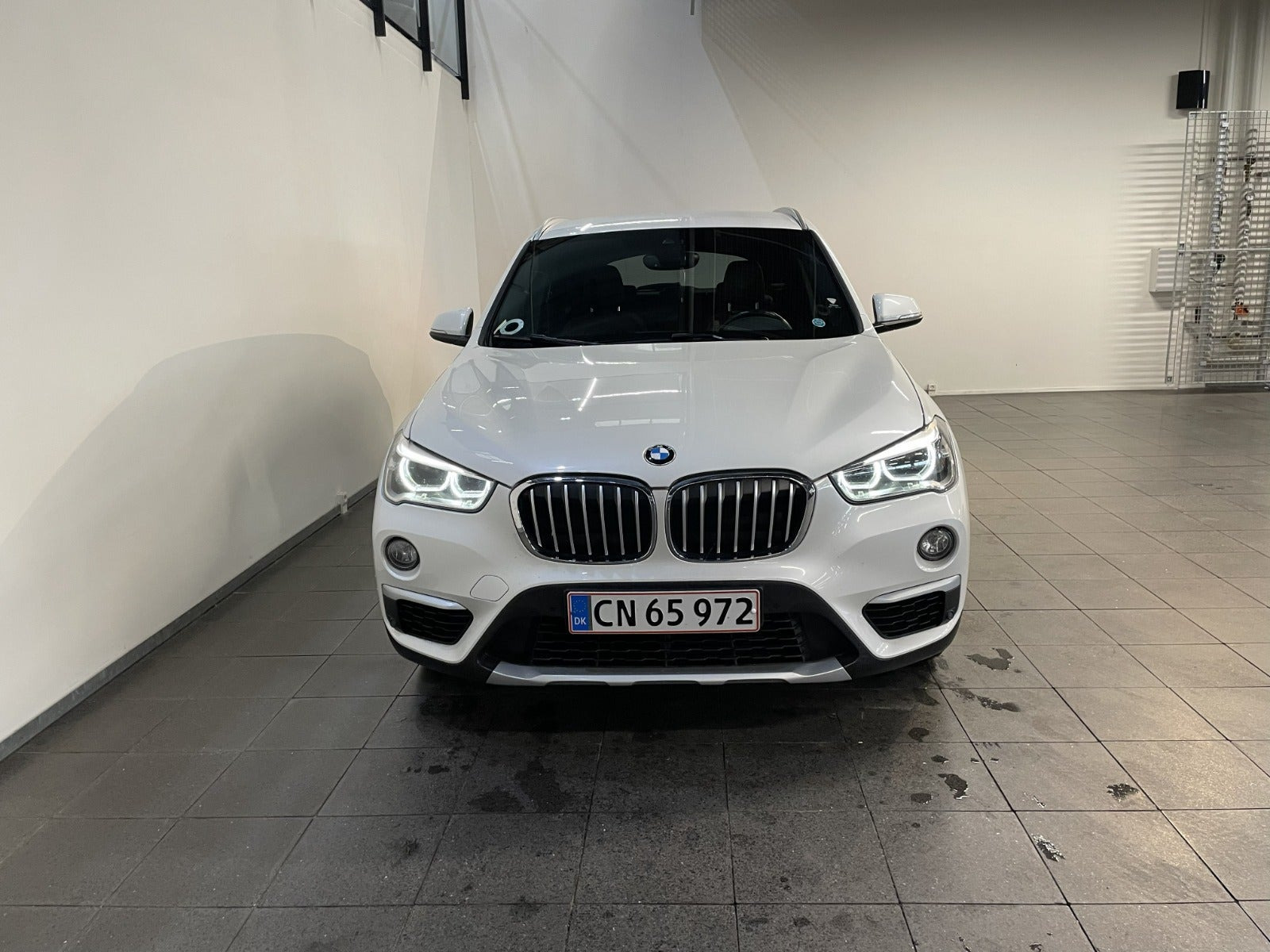 Hvid BMW X1 fra 2016