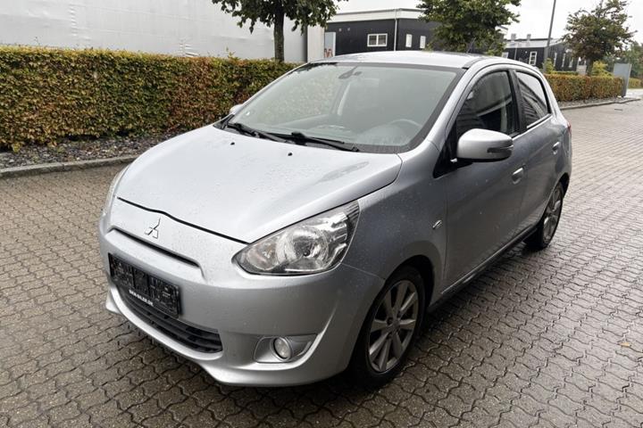 Sølv Mitsubishi Space Star fra 2015