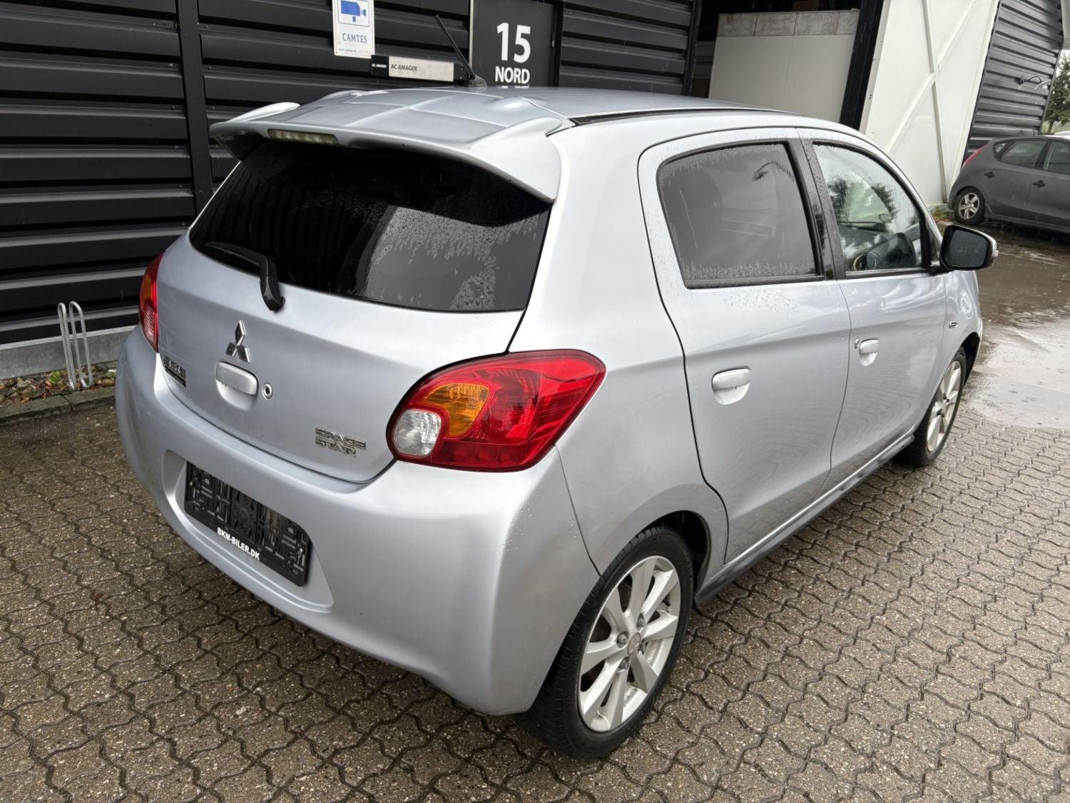 Sølv Mitsubishi Space Star fra 2015