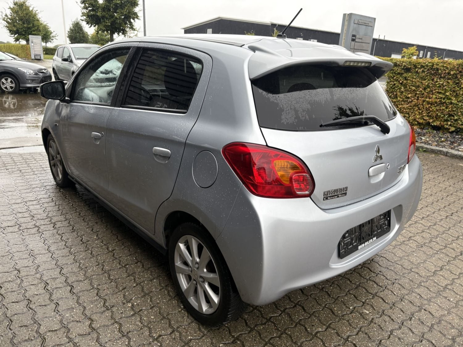 Sølv Mitsubishi Space Star fra 2015