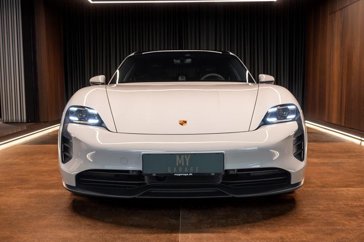 Grå Porsche Taycan GTS fra 2022