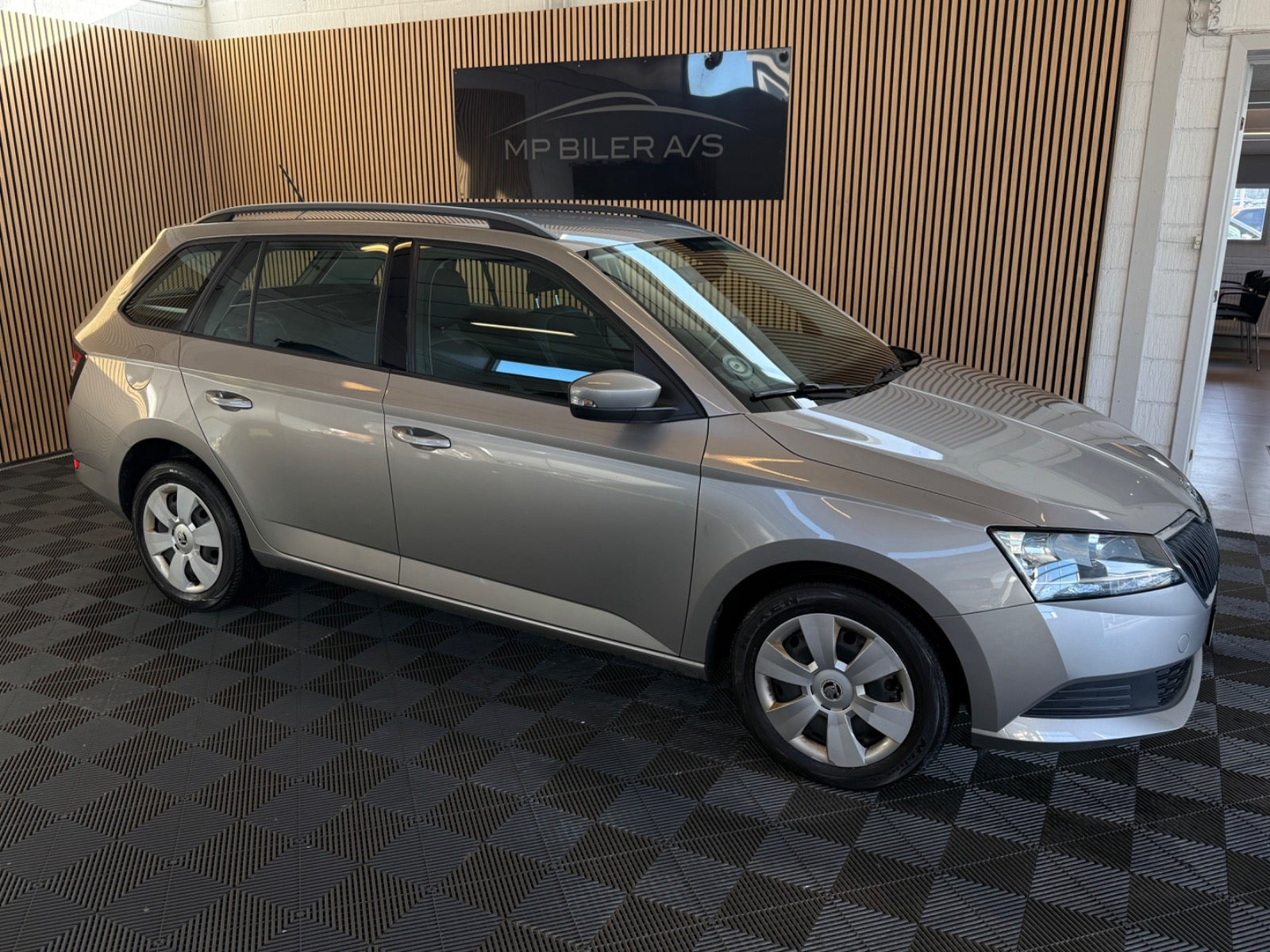 Beige Skoda Fabia fra 2019