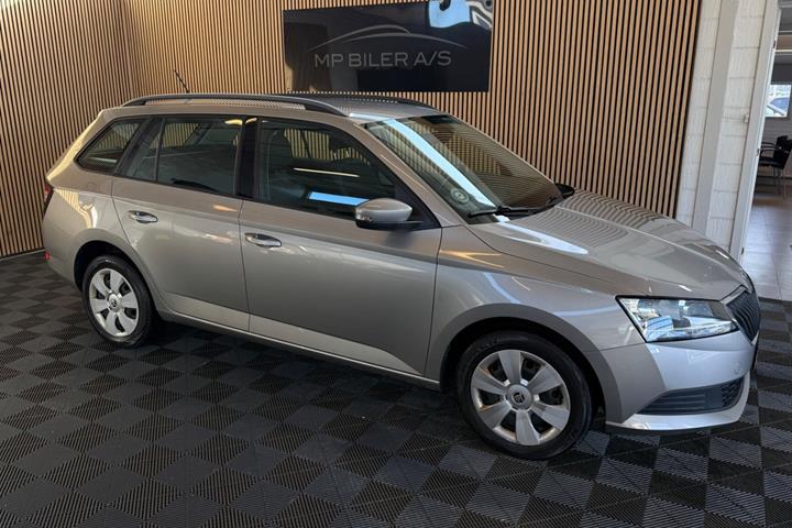Beige Skoda Fabia fra 2019