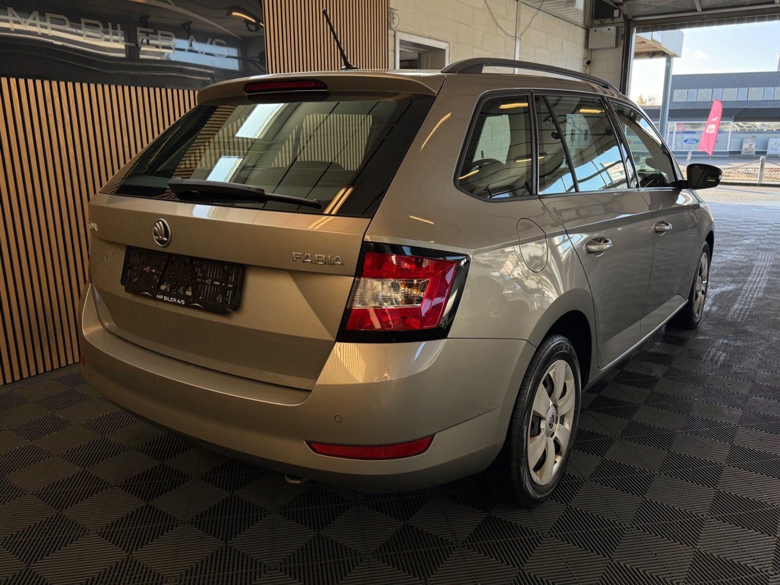 Beige Skoda Fabia fra 2019