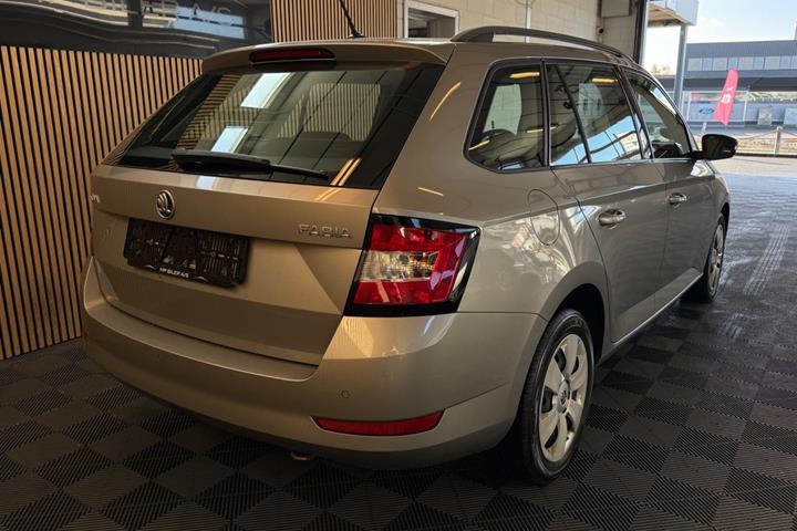 Beige Skoda Fabia fra 2019