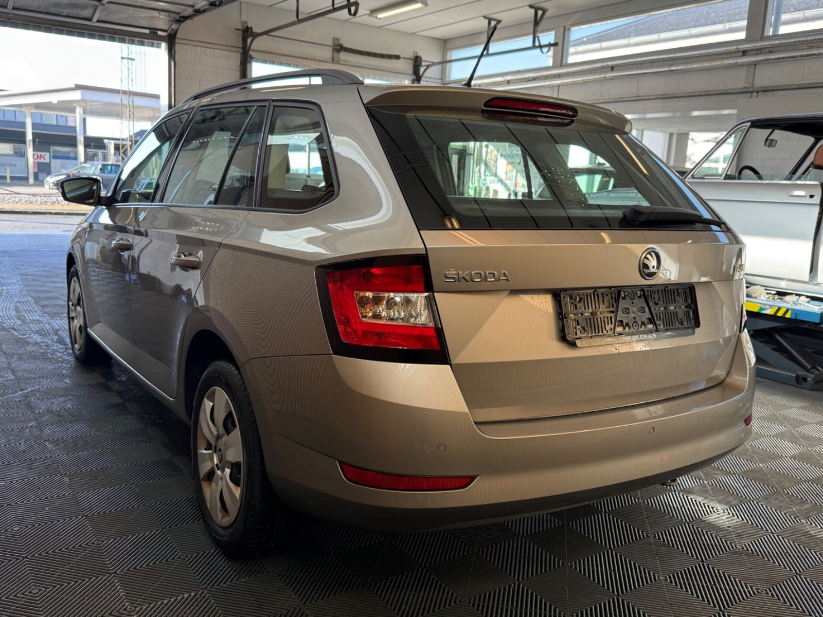 Beige Skoda Fabia fra 2019