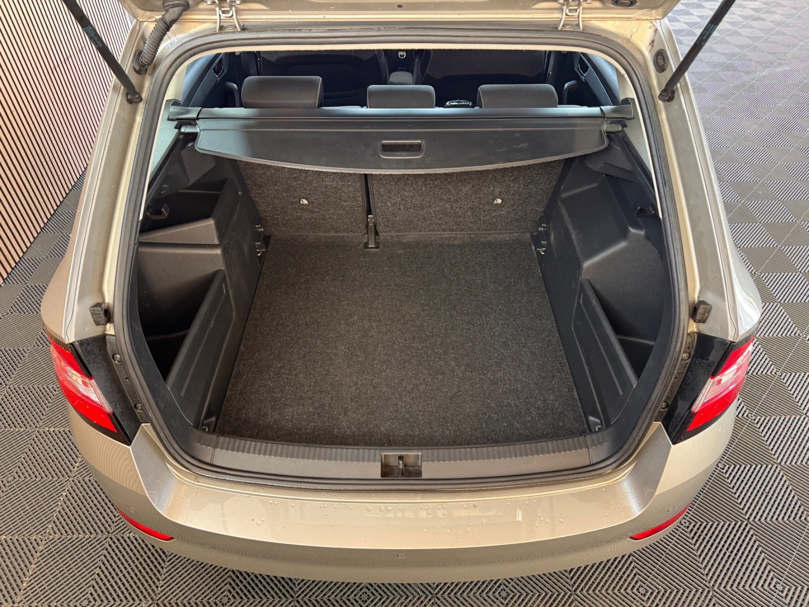 Beige Skoda Fabia fra 2019