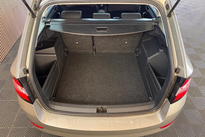 Beige Skoda Fabia fra 2019