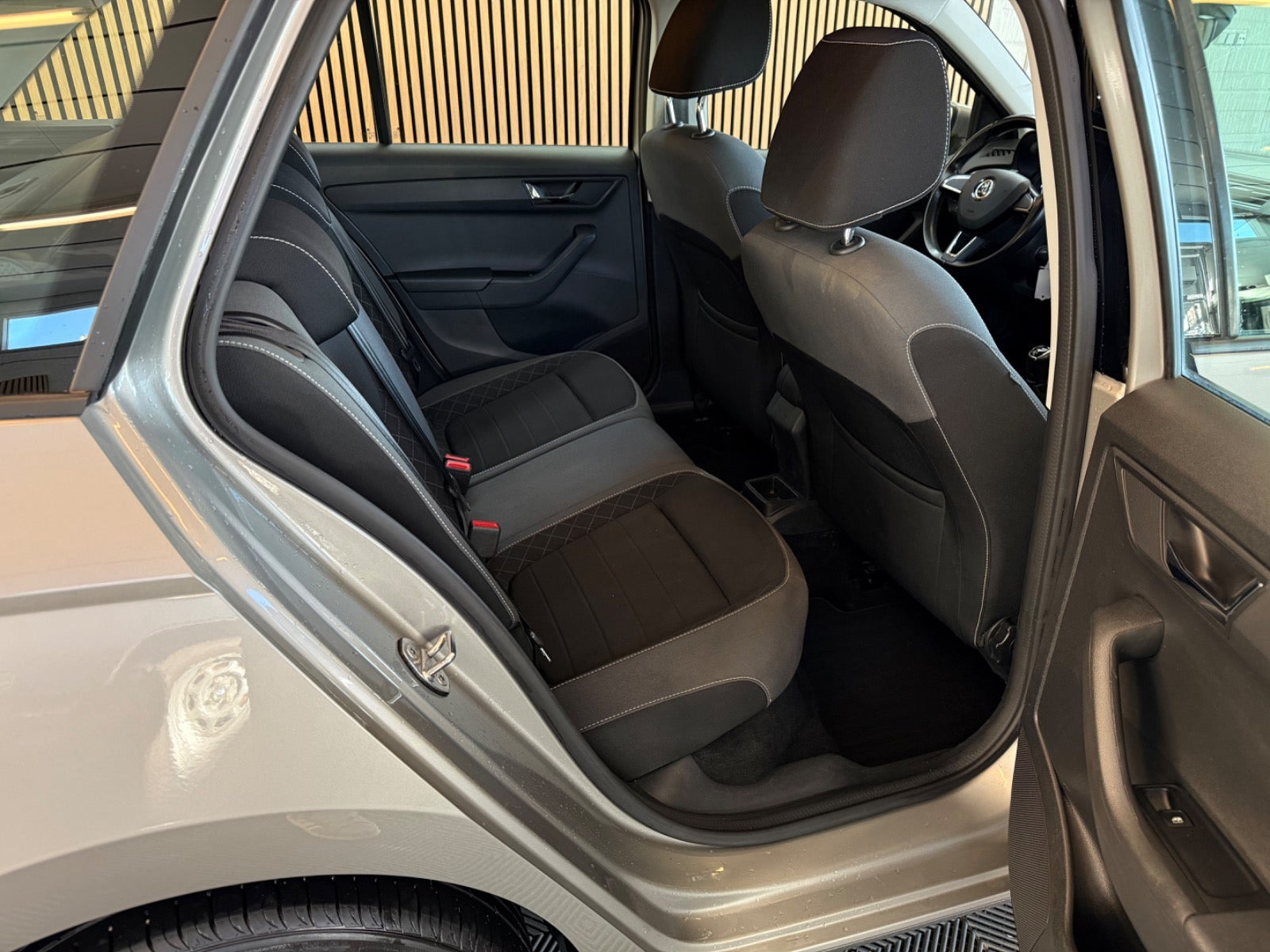 Beige Skoda Fabia fra 2019