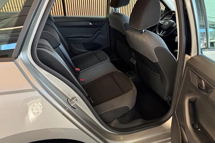 Beige Skoda Fabia fra 2019