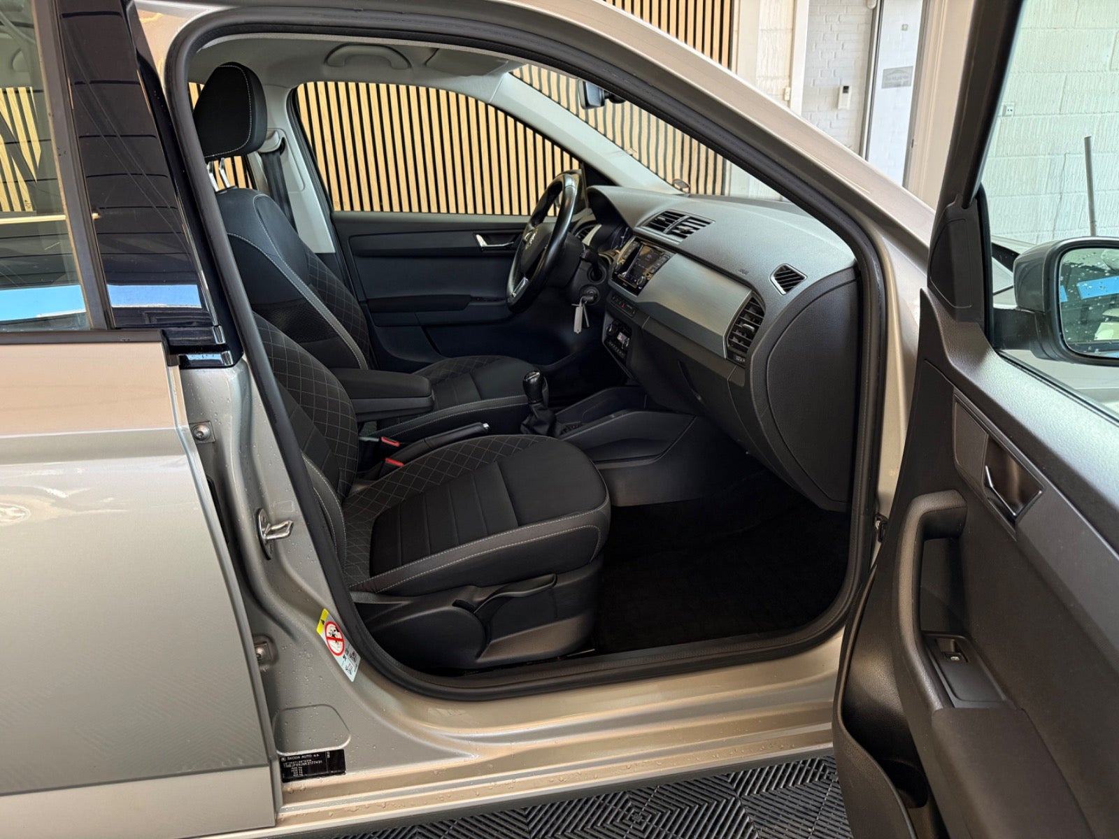 Beige Skoda Fabia fra 2019