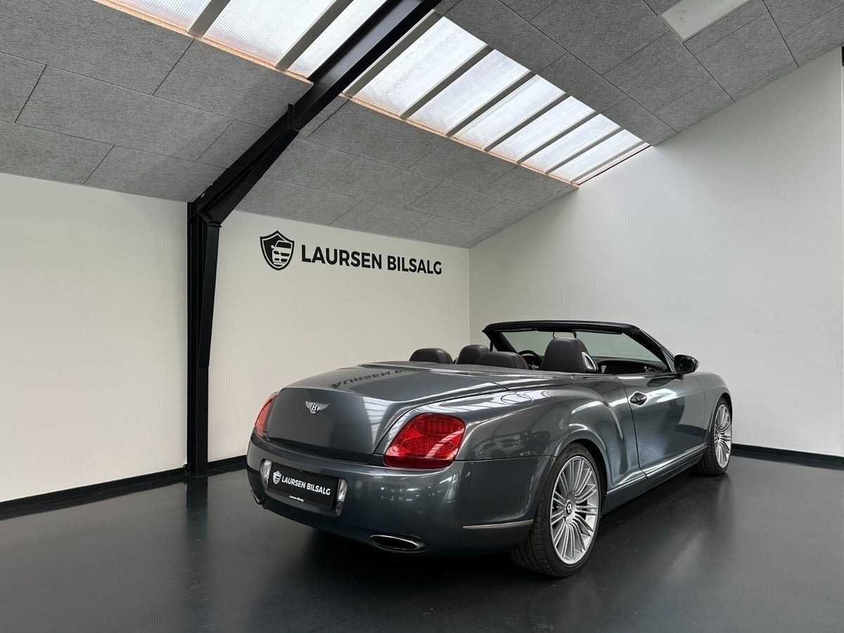 Grå Bentley Continental GTC fra 2009