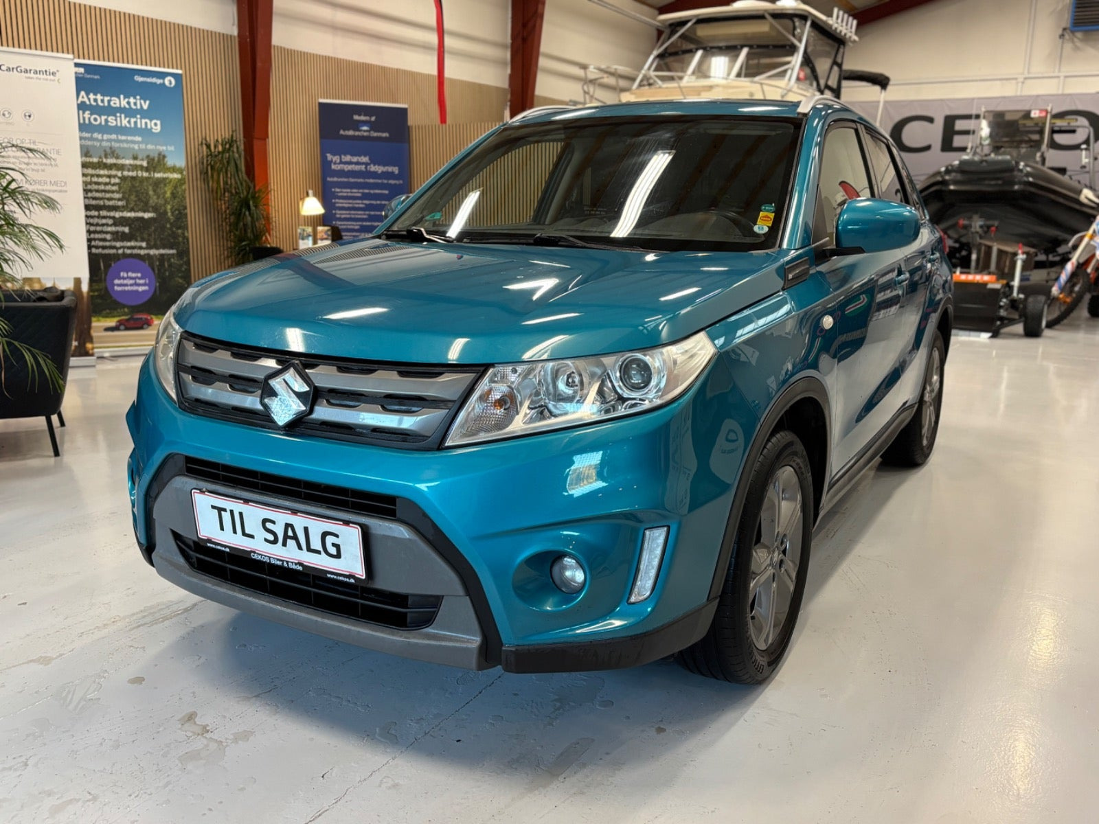 Turquoise Suzuki Vitara fra 2015