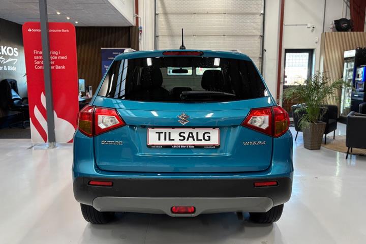 Turquoise Suzuki Vitara fra 2015