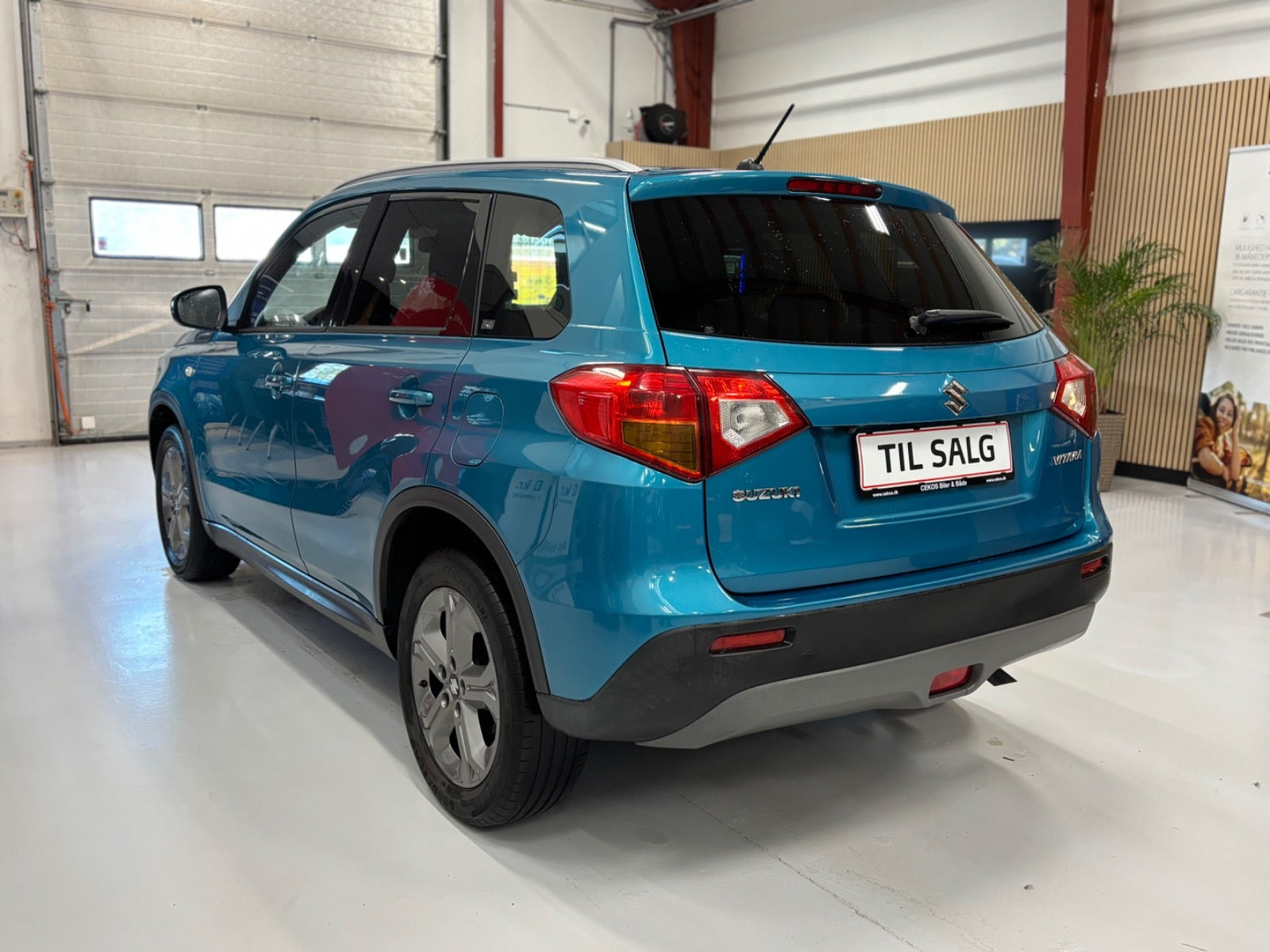 Turquoise Suzuki Vitara fra 2015