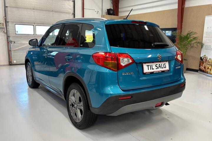 Turquoise Suzuki Vitara fra 2015