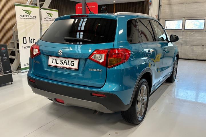 Turquoise Suzuki Vitara fra 2015