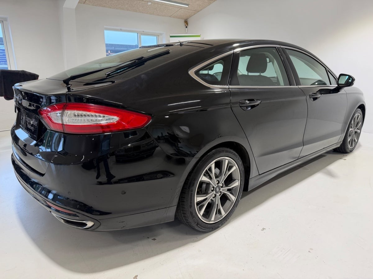 Sort Ford Mondeo fra 2018