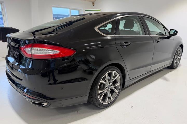 Sort Ford Mondeo fra 2018