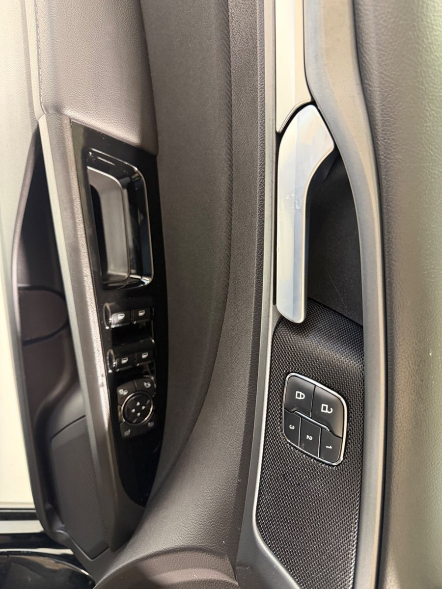 Sort Ford Mondeo fra 2018