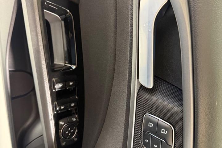 Sort Ford Mondeo fra 2018