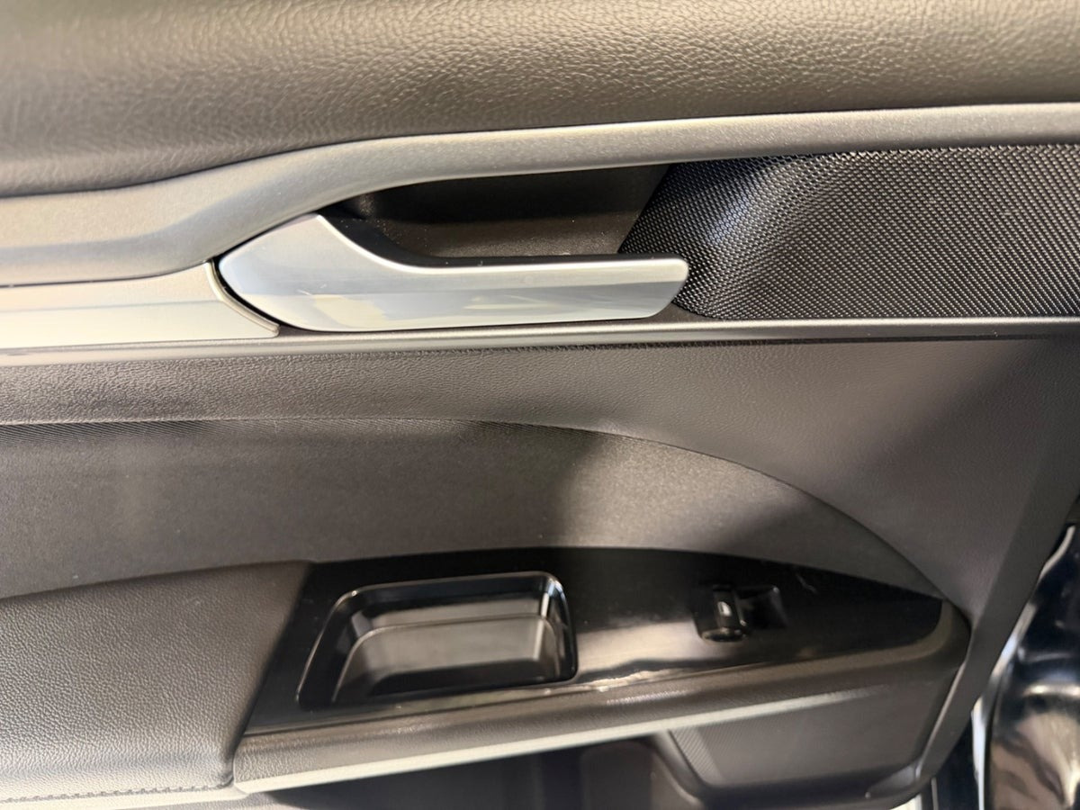 Sort Ford Mondeo fra 2018