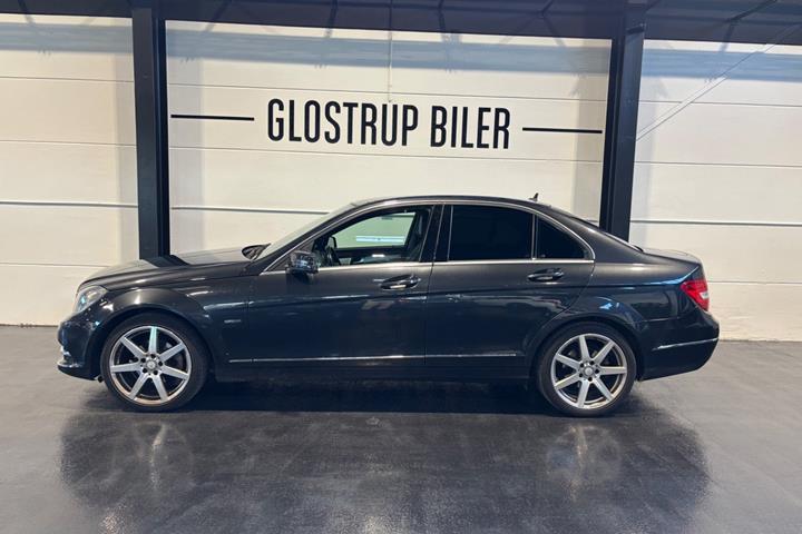 Sort Mercedes C200 fra 2011